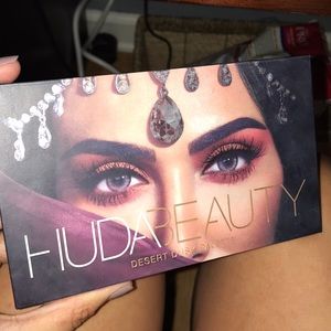 HUDA BEAUTY Desert Dusk Palette